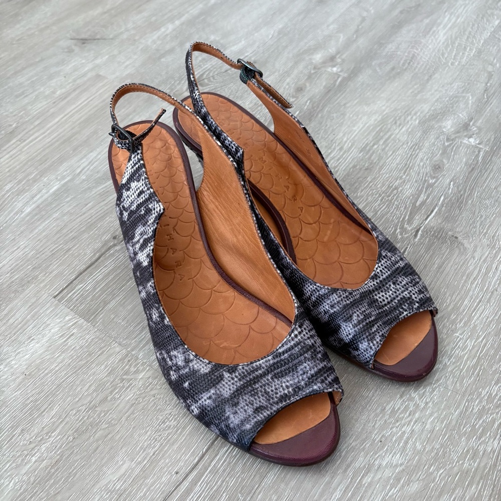 Size 38.5 Chie Mahara Black and Brown Snakeskin Slingback Peep Toe‎ Flats